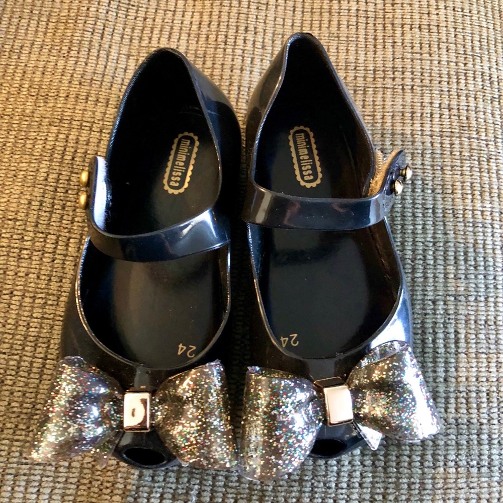 Super cute black sparkly jelly shoes with big bow.